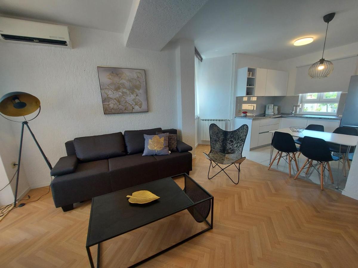 Apartments Fugosic プナト エクステリア 写真