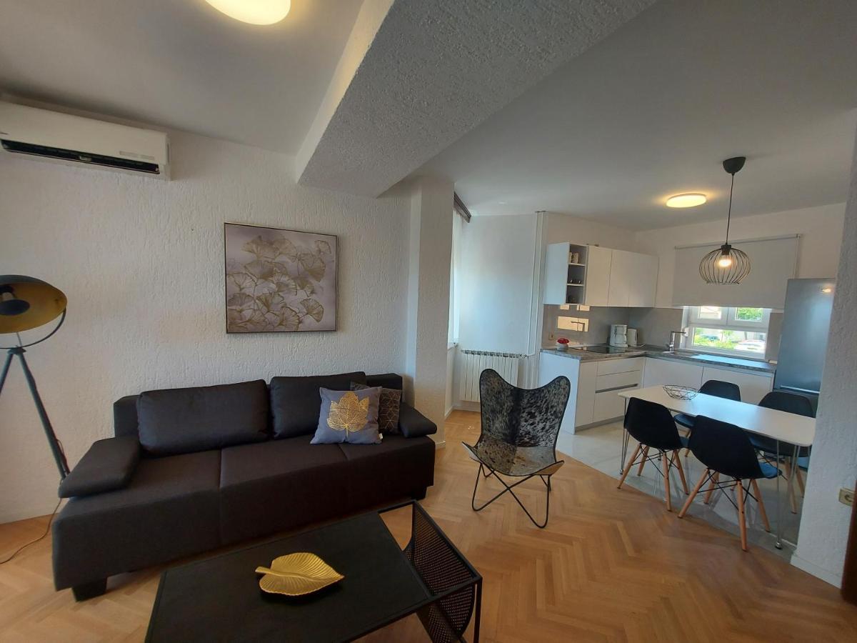 Apartments Fugosic プナト エクステリア 写真